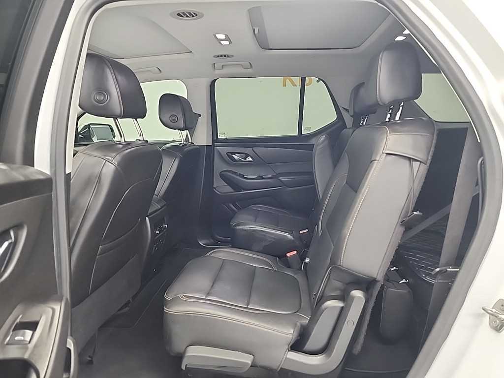 Chevrolet Travers - Vista 12