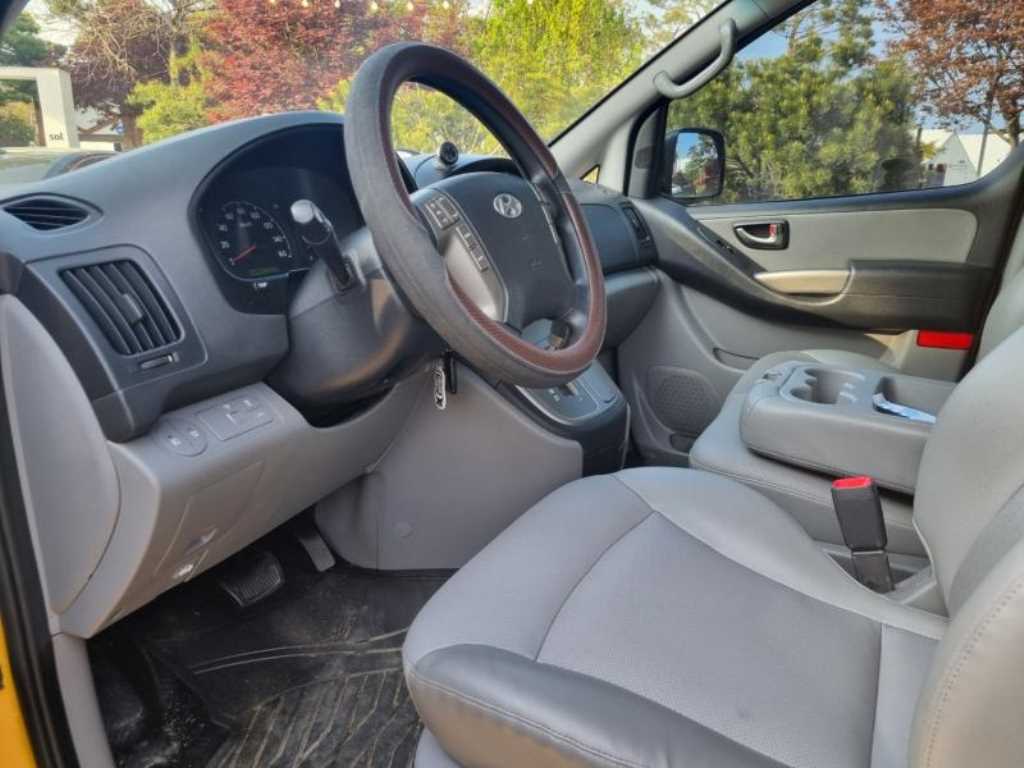 HYUNDAI Starex - Vista 7