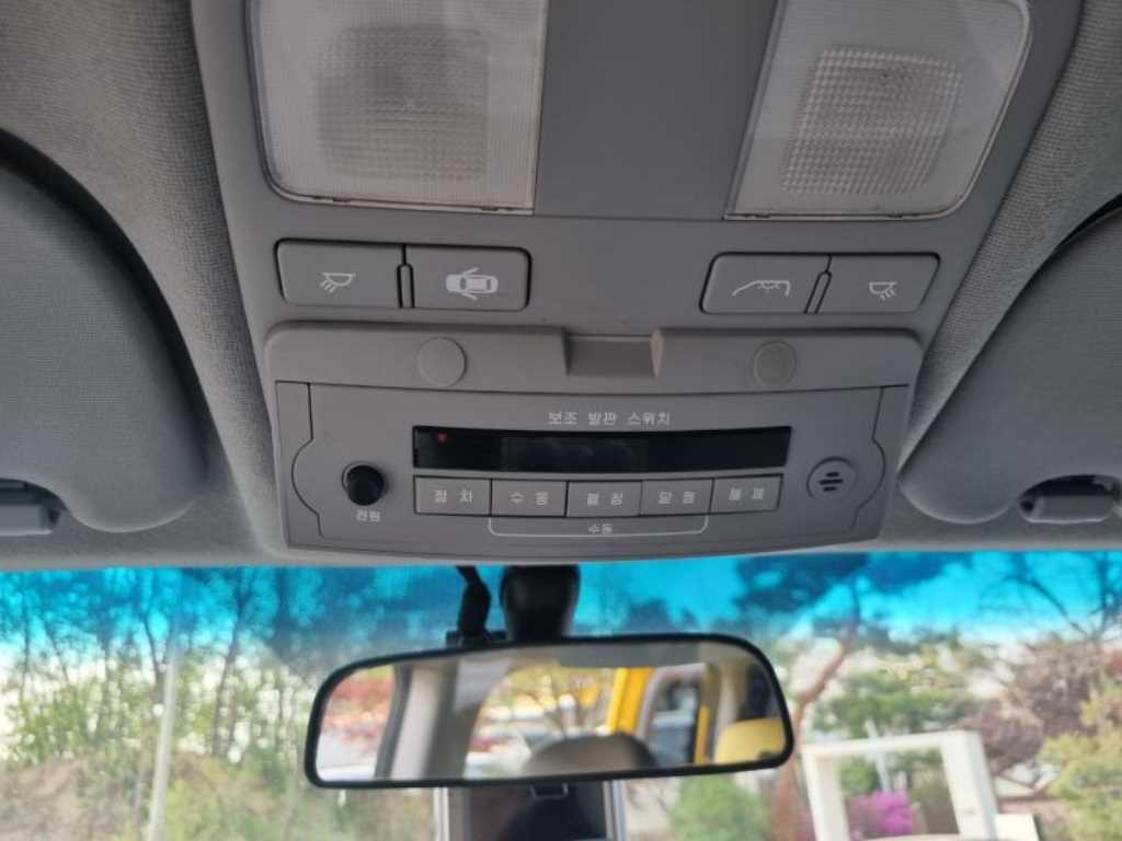 HYUNDAI Starex - Vista 12