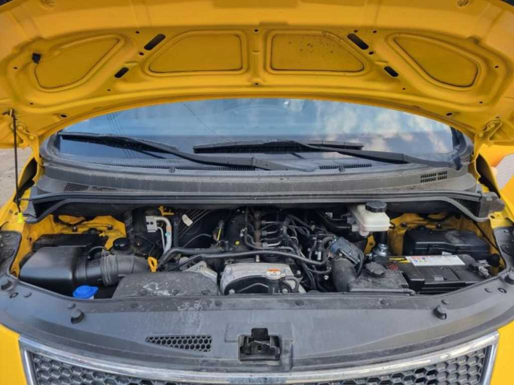 HYUNDAI Starex 2015 Amarillo - Importación desde Corea - HF Imports Iquique - Foto 18