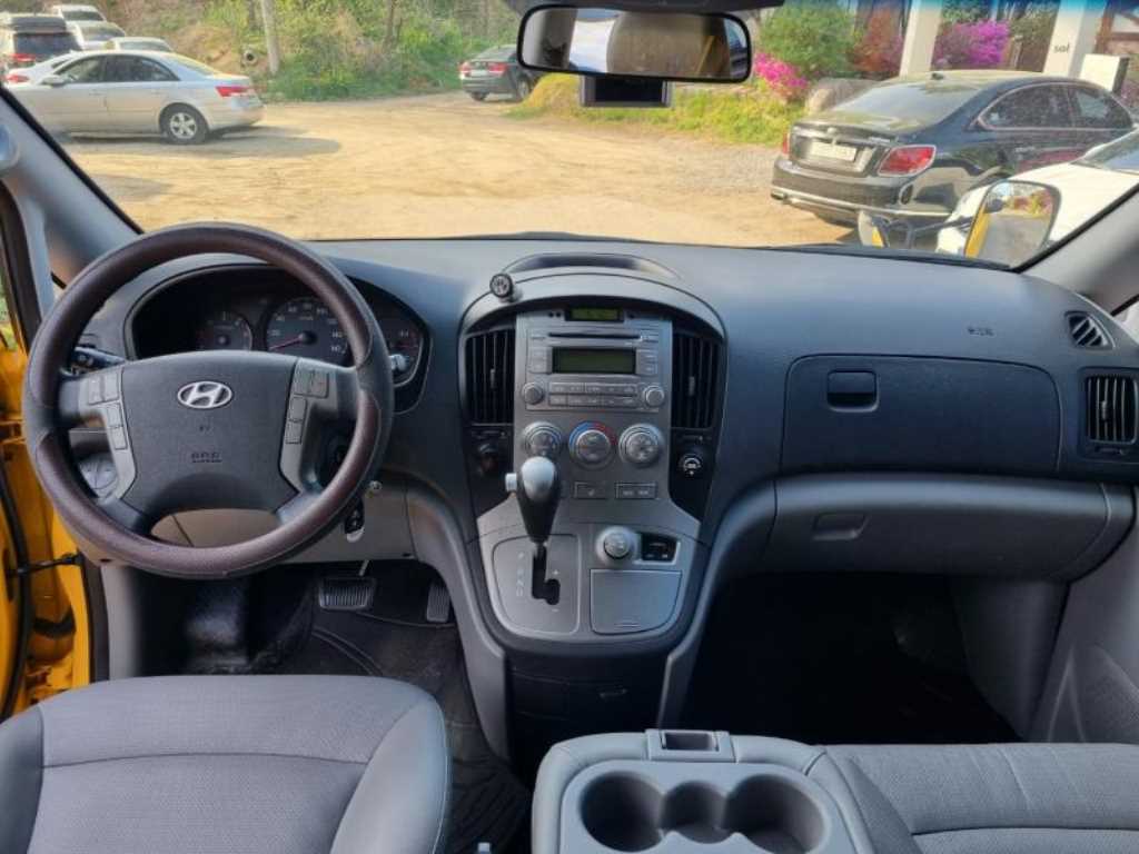 HYUNDAI Starex - Vista 8
