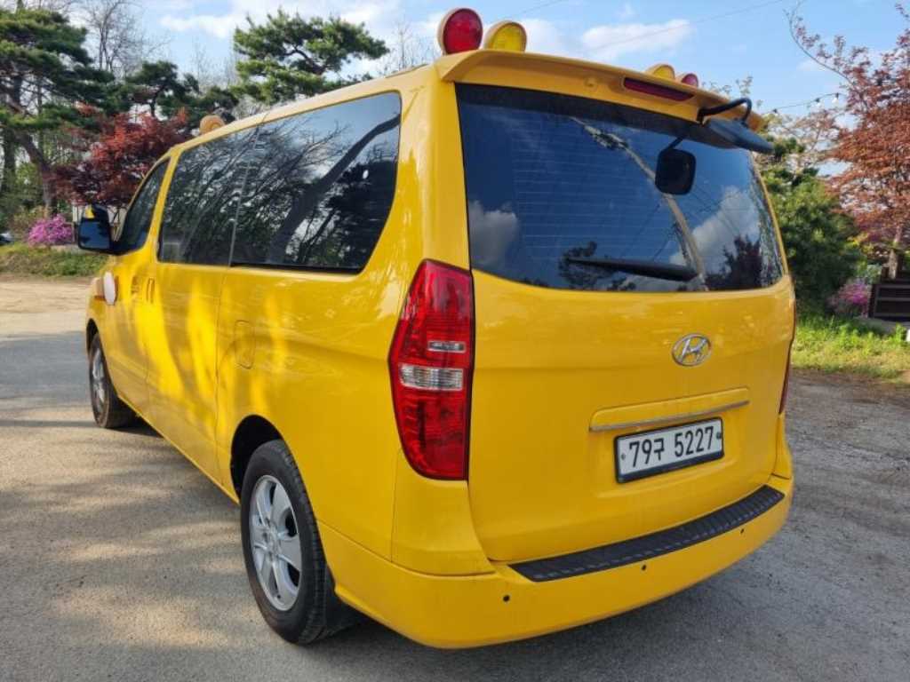 HYUNDAI Starex - Vista 6