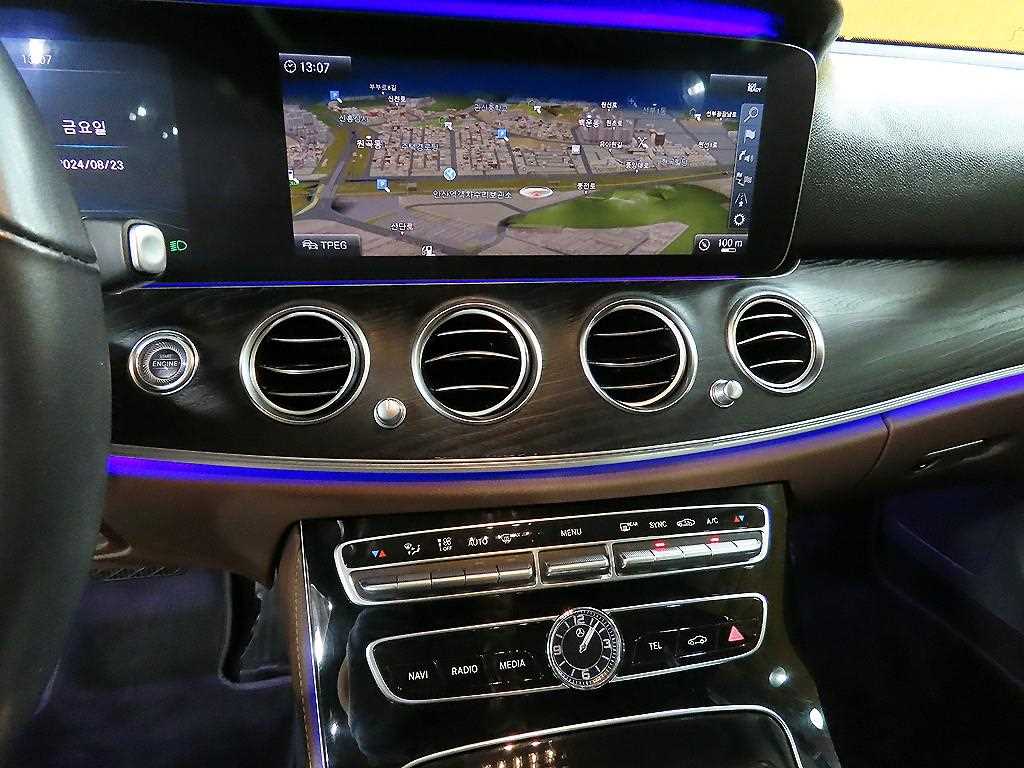 Mercedes Benz E class - Vista 9