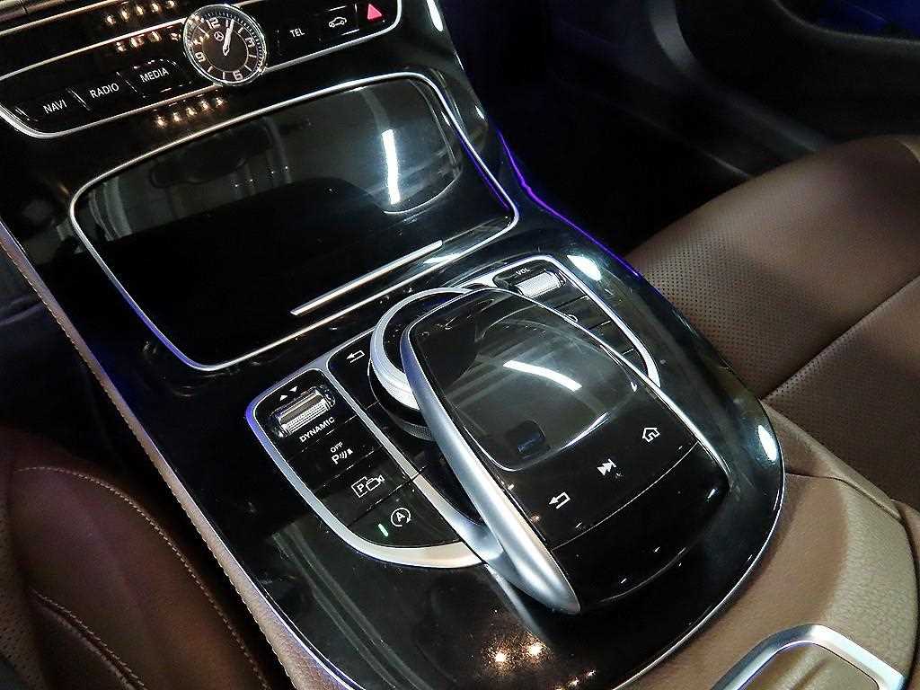 Mercedes Benz E class - Vista 11