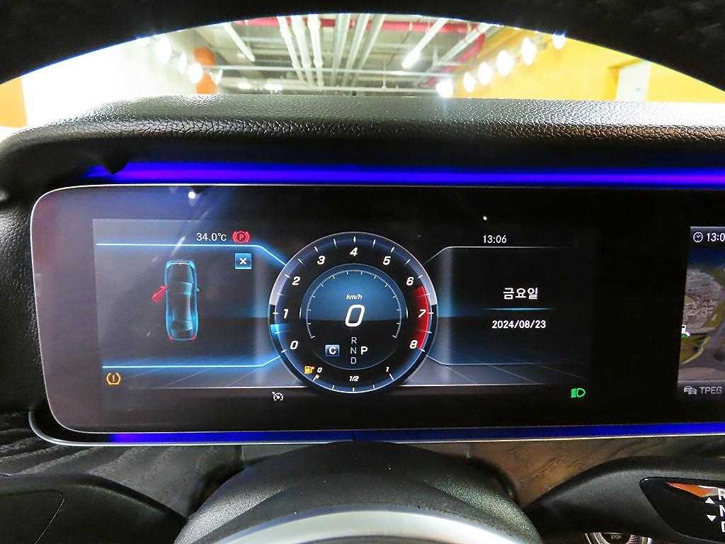 Mercedes Benz E class - Vista 5