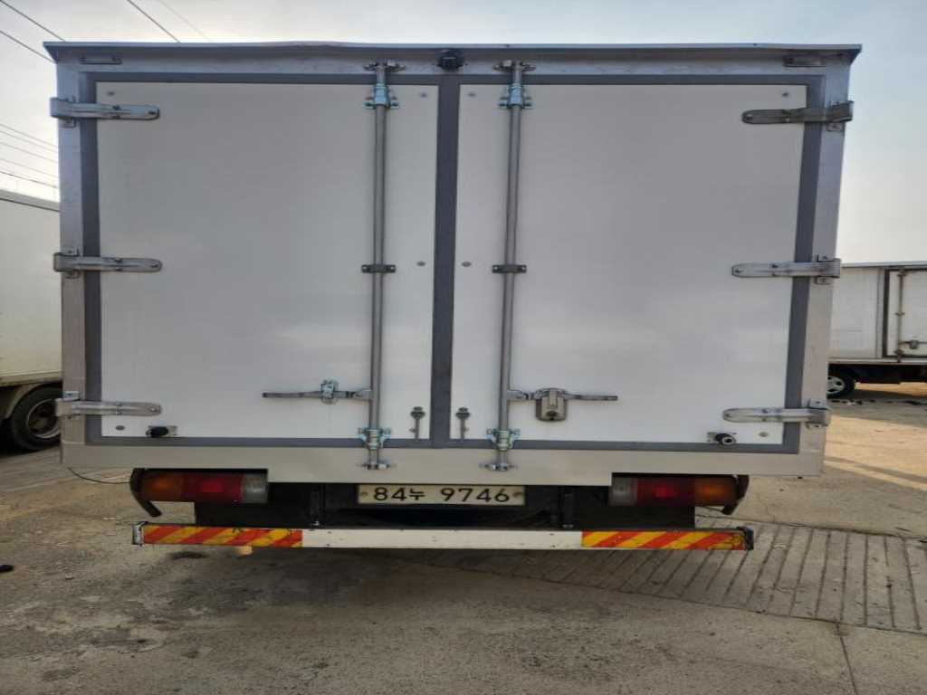 medium and large cargo truck - Vista 5