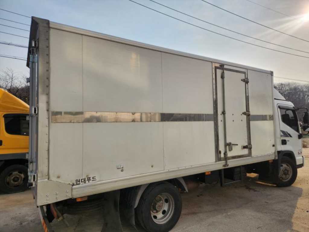 medium and large cargo truck - Vista 6