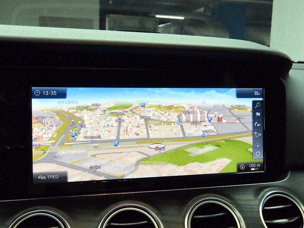 Mercedes Benz E class - Vista 8