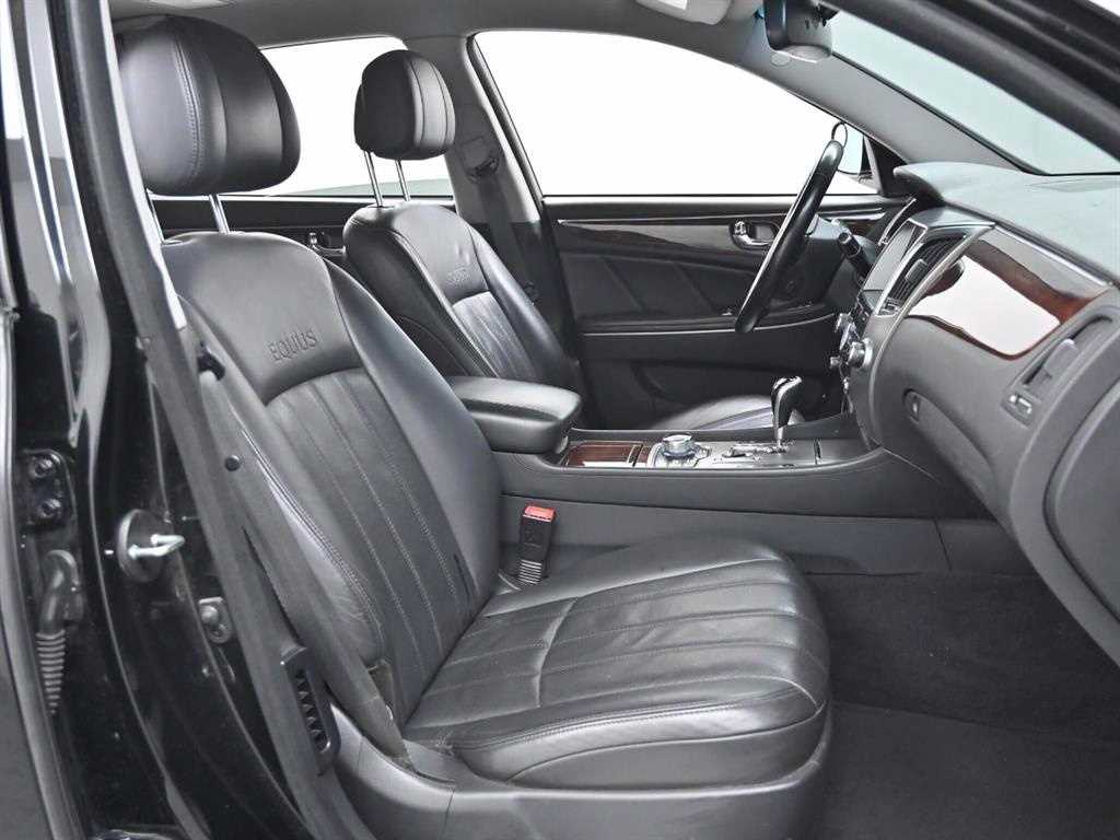 HYUNDAI Equus - Vista 10