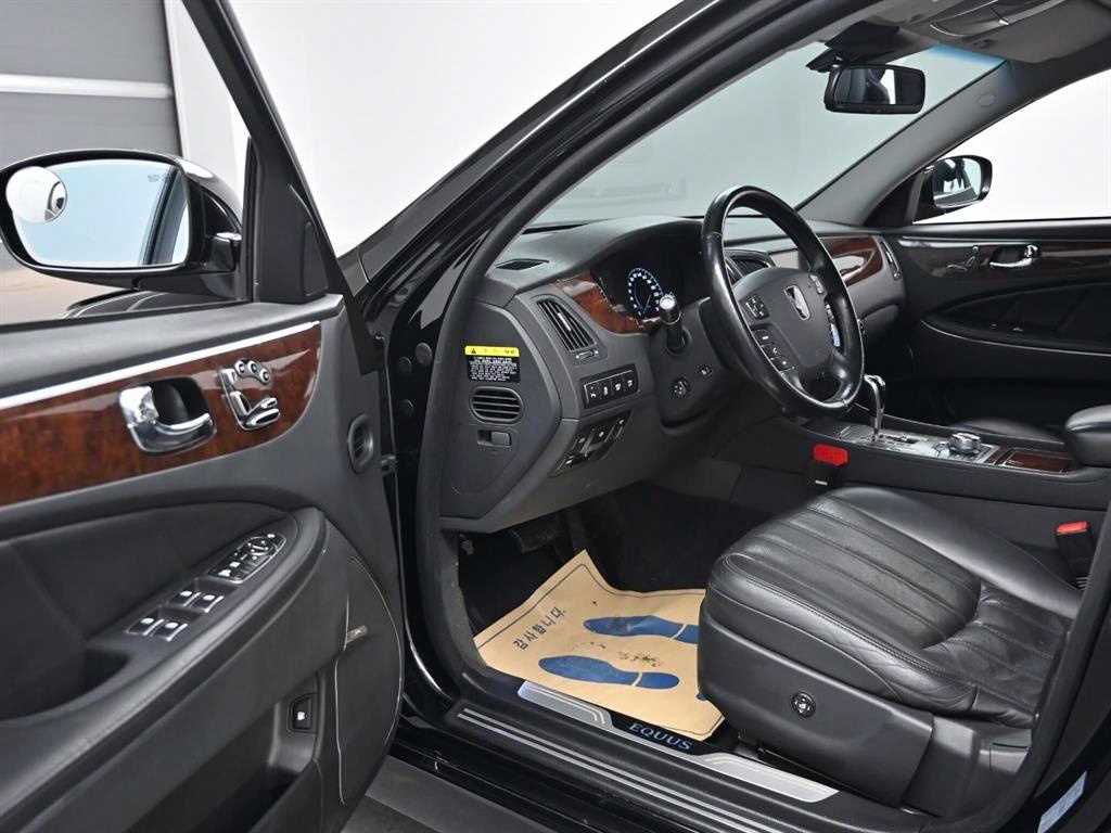 HYUNDAI Equus - Vista 11