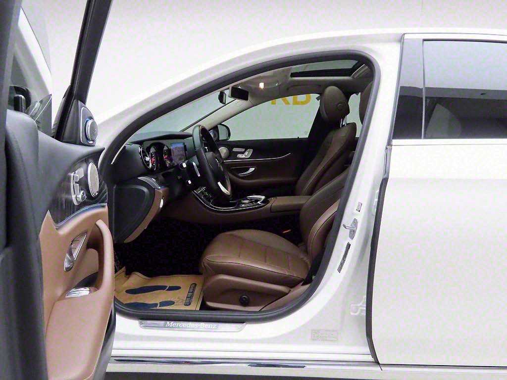 Mercedes Benz E class - Vista 12