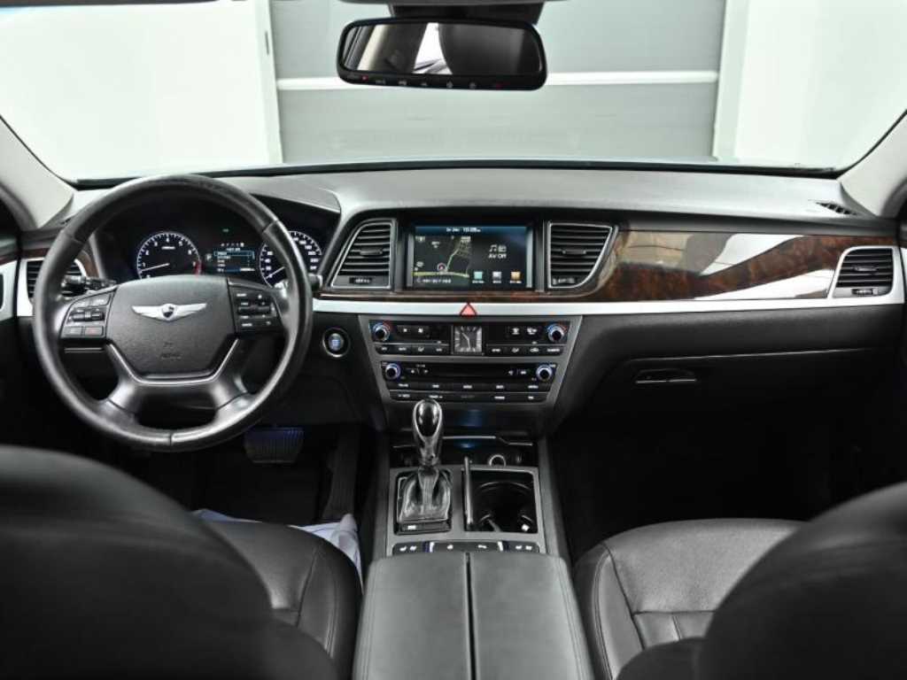 HYUNDAI Genesis - Vista 7