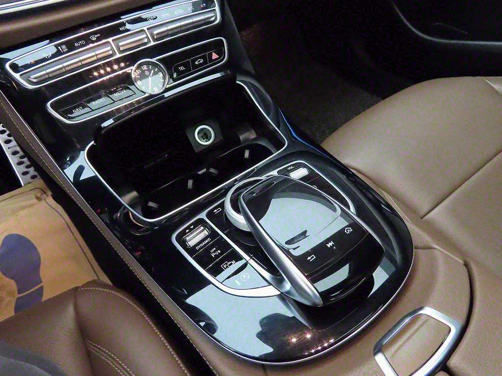 Mercedes Benz E class - Vista 11