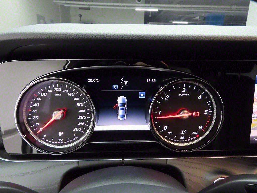 Mercedes Benz E class - Vista 5