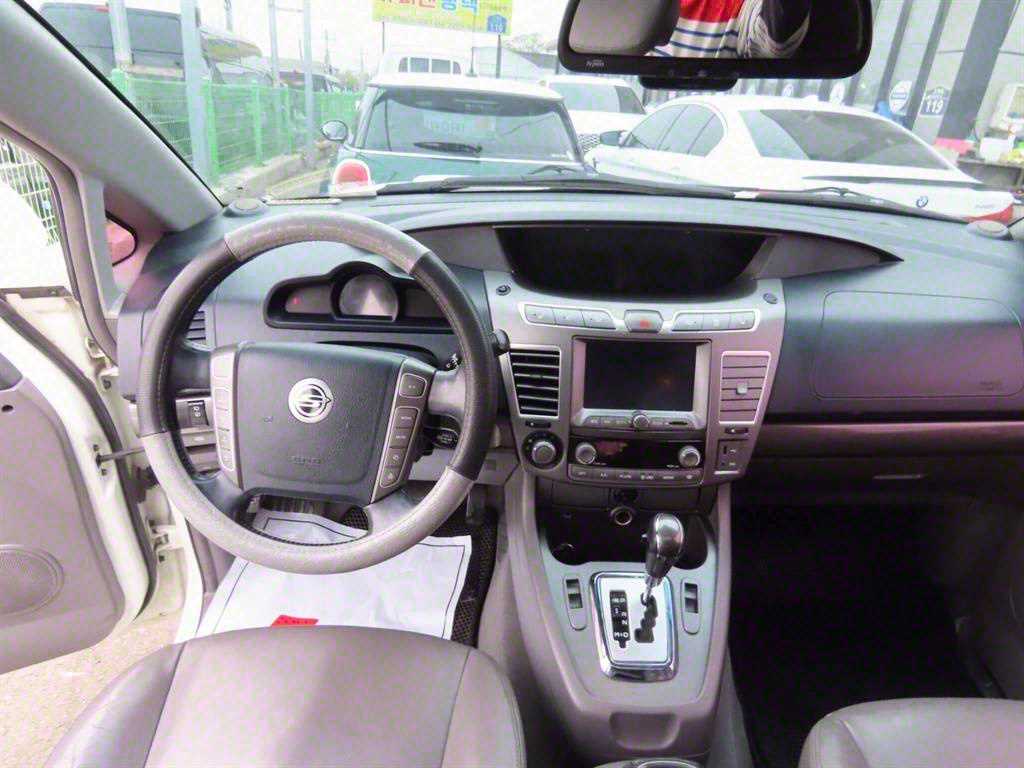 Ssangyong Korando - Vista 12