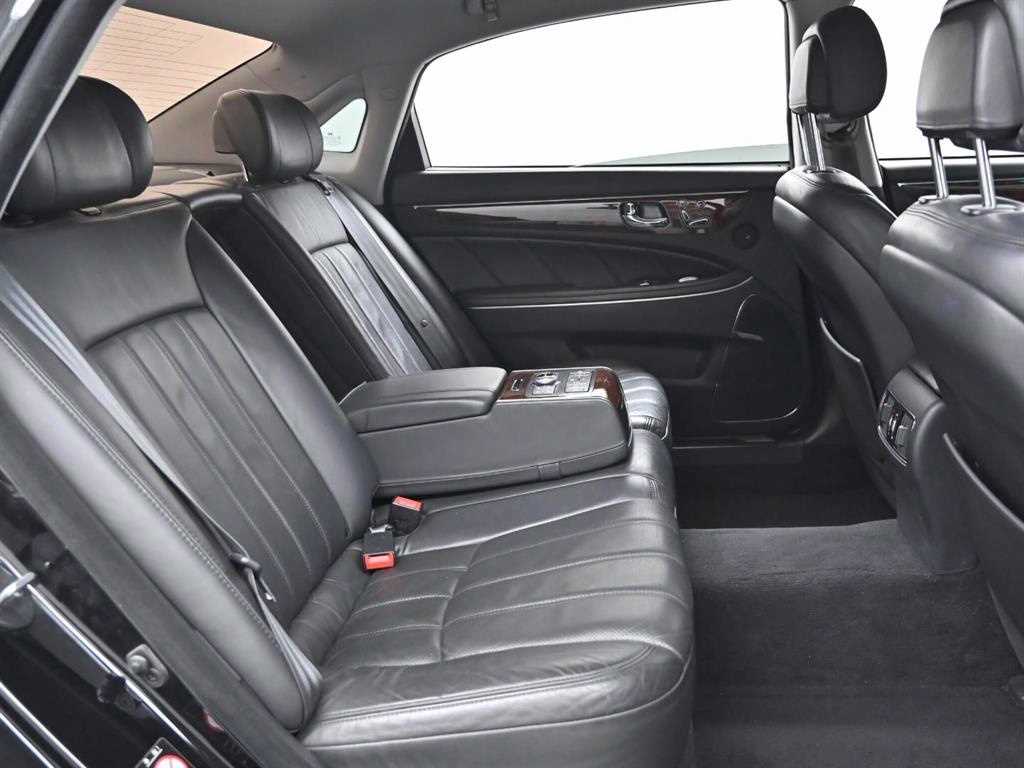 HYUNDAI Equus - Vista 12