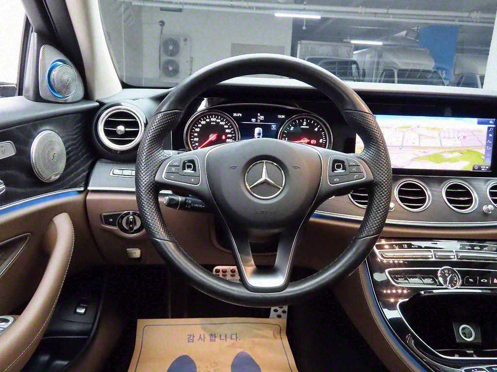 Mercedes Benz E class - Vista 6