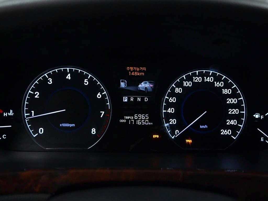 HYUNDAI Equus - Vista 8