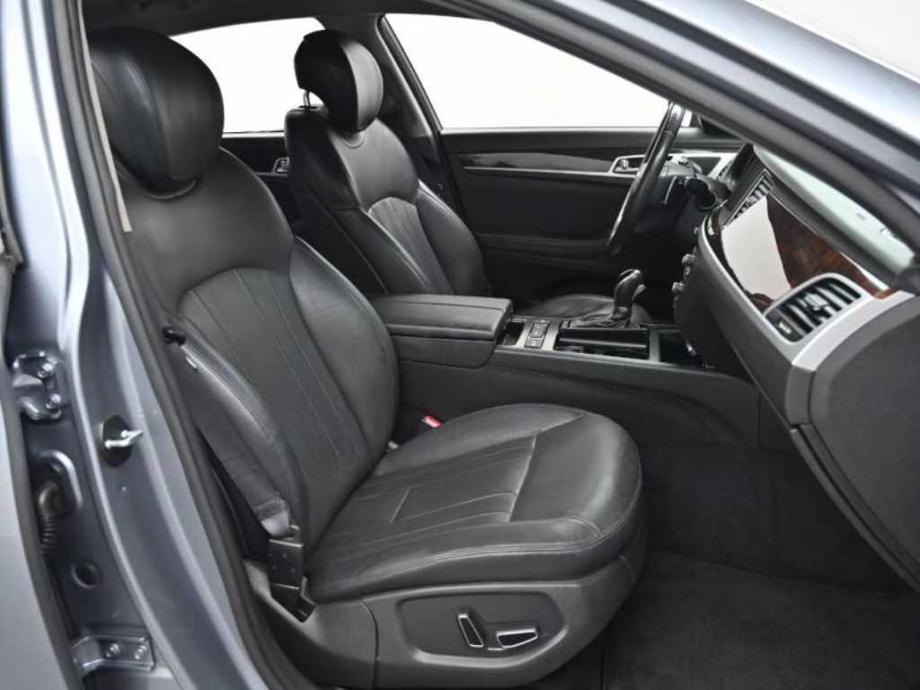 HYUNDAI Genesis - Vista 10