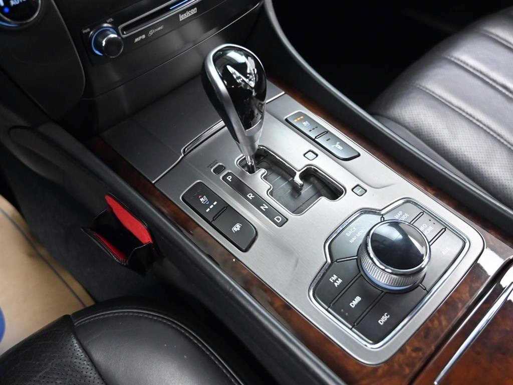 HYUNDAI Equus - Vista 9