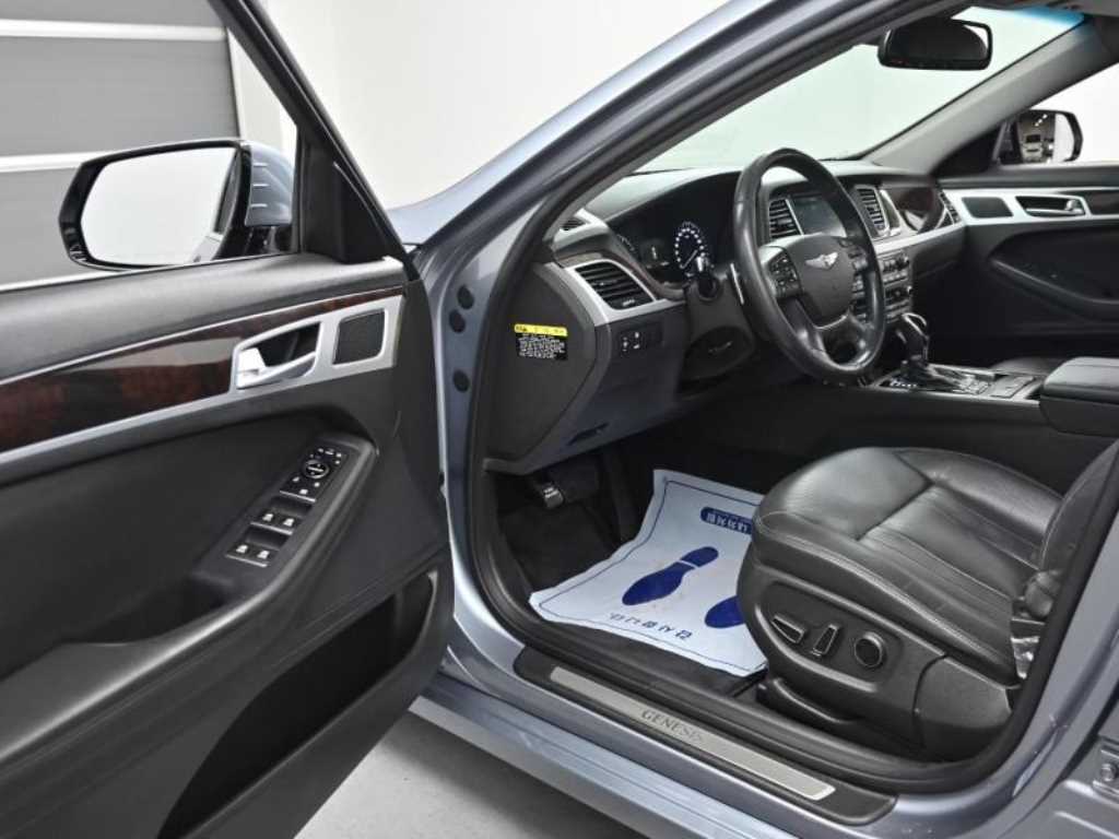 HYUNDAI Genesis - Vista 11