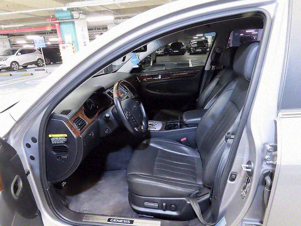 HYUNDAI Genesis - Vista 6