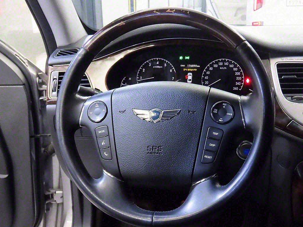 HYUNDAI Genesis - Vista 8