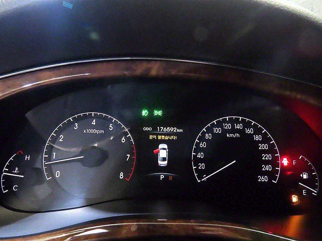 HYUNDAI Genesis - Vista 9