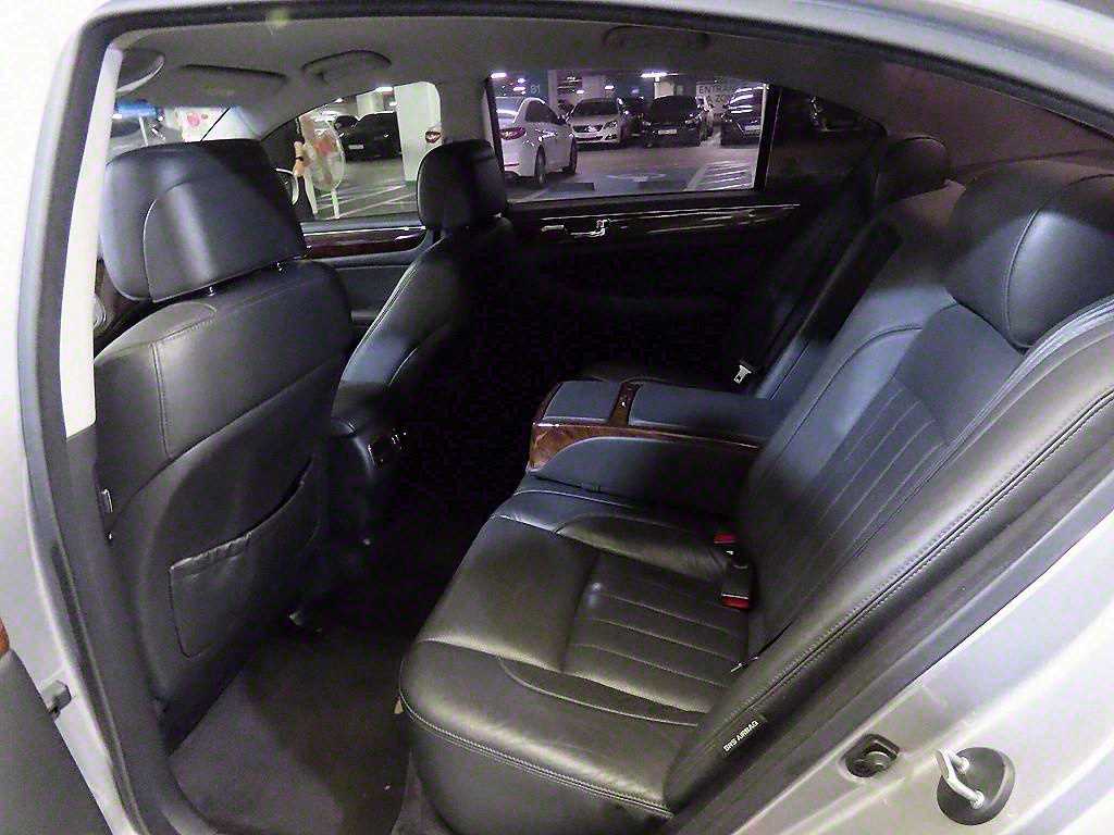 HYUNDAI Genesis - Vista 7