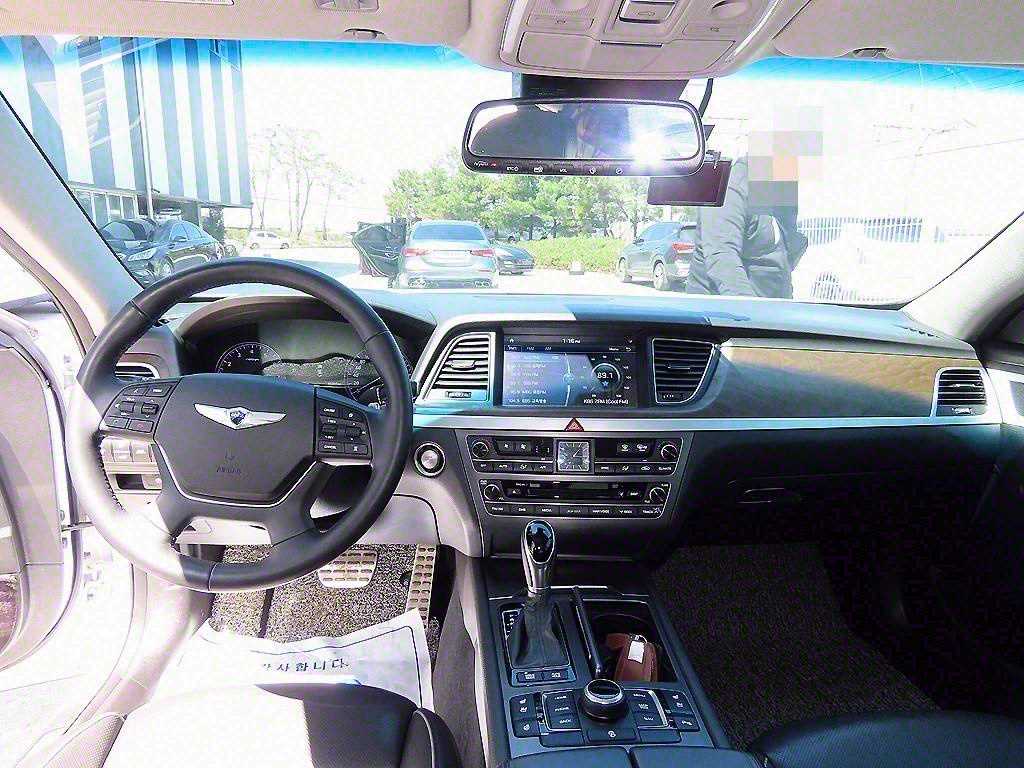 HYUNDAI Genesis - Vista 7