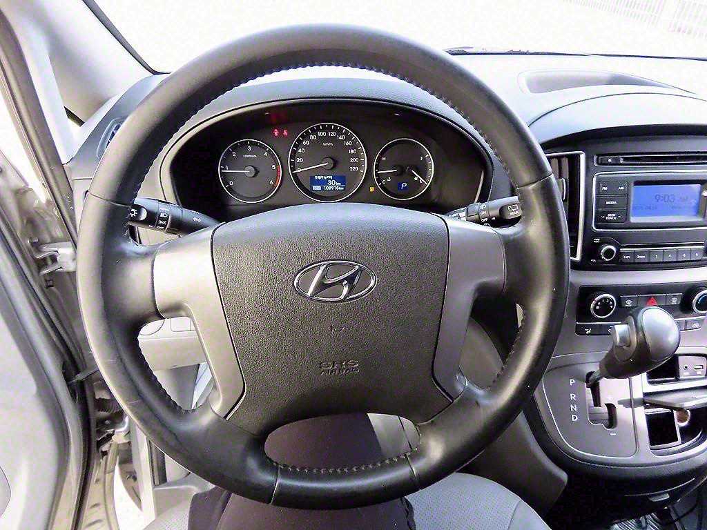 HYUNDAI Starex - Vista 8