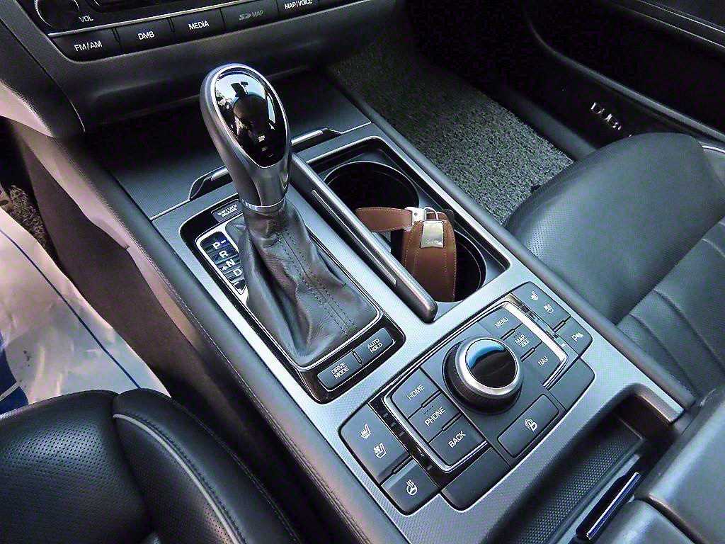 HYUNDAI Genesis - Vista 11