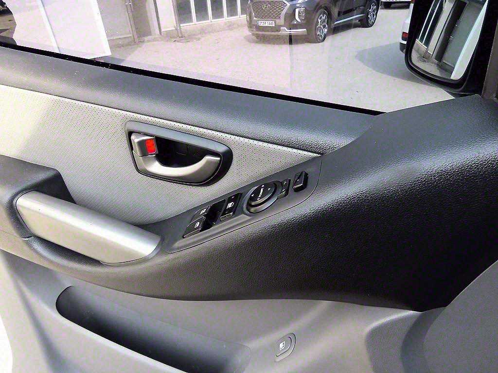 HYUNDAI Starex - Vista 11