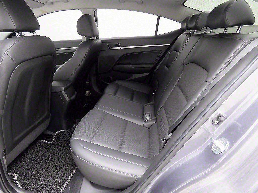 HYUNDAI Avante - Vista 7