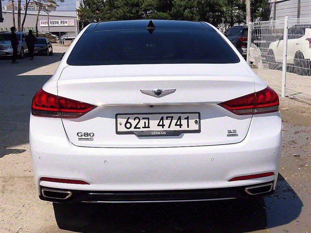 HYUNDAI Genesis - Vista 4