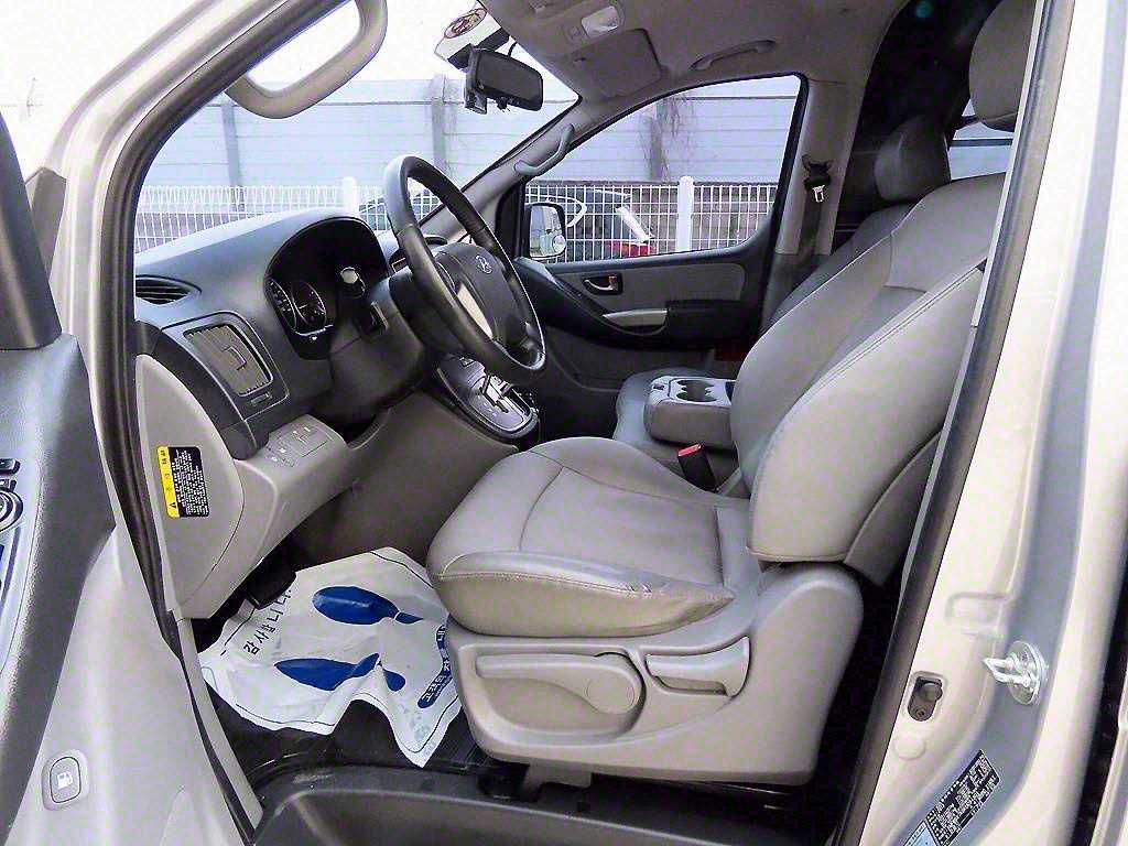 HYUNDAI Starex - Vista 5