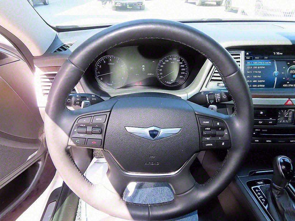 HYUNDAI Genesis - Vista 8