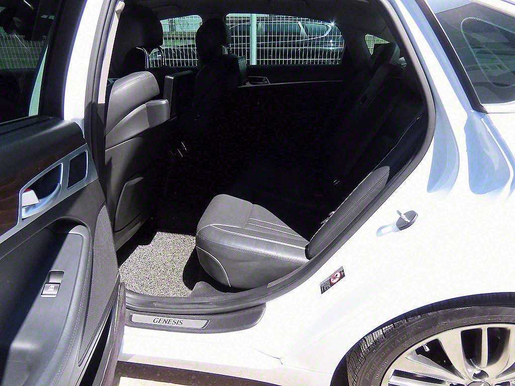 HYUNDAI Genesis - Vista 6