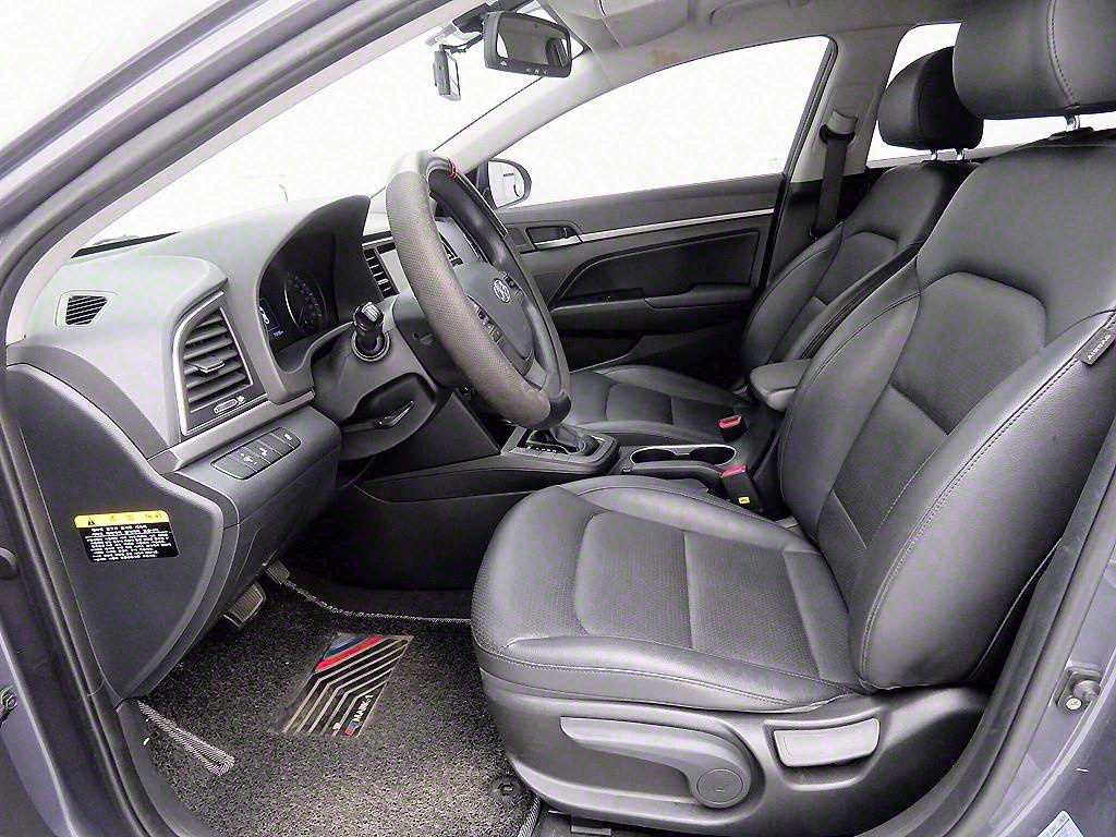 HYUNDAI Avante - Vista 6