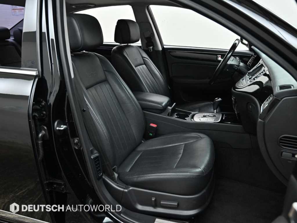 HYUNDAI Genesis - Vista 10