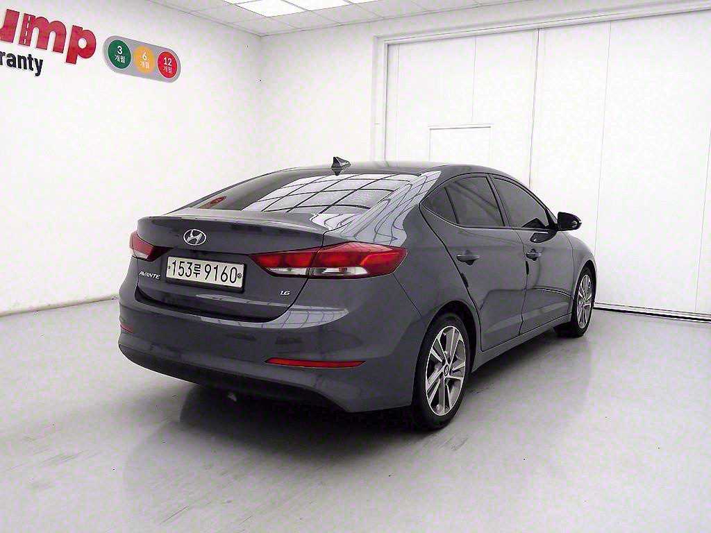 HYUNDAI Avante - Vista 4