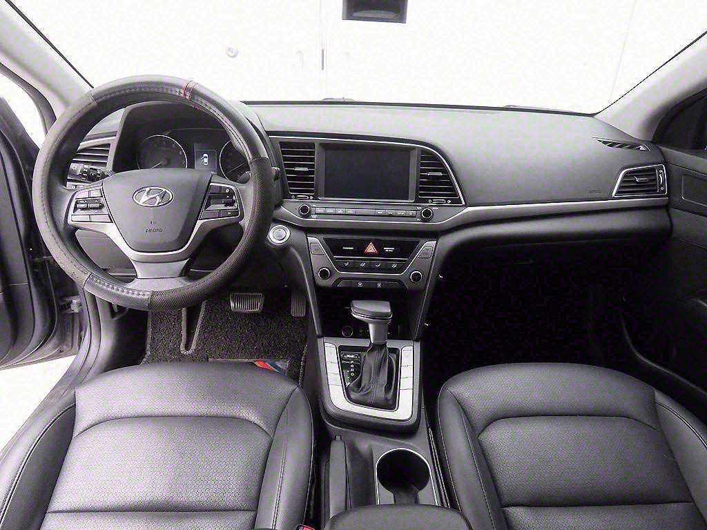 HYUNDAI Avante - Vista 8