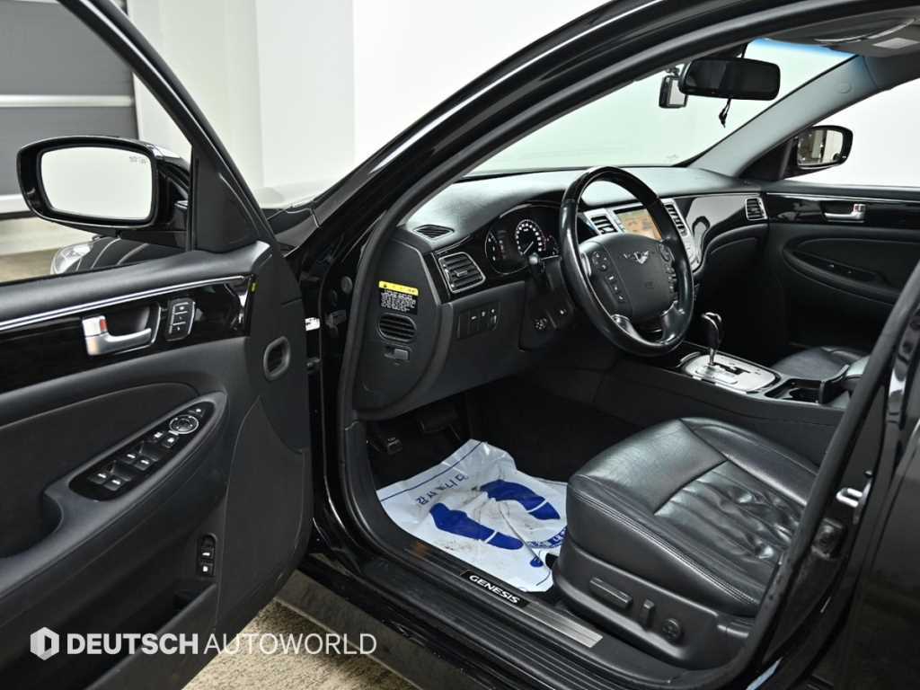 HYUNDAI Genesis - Vista 11