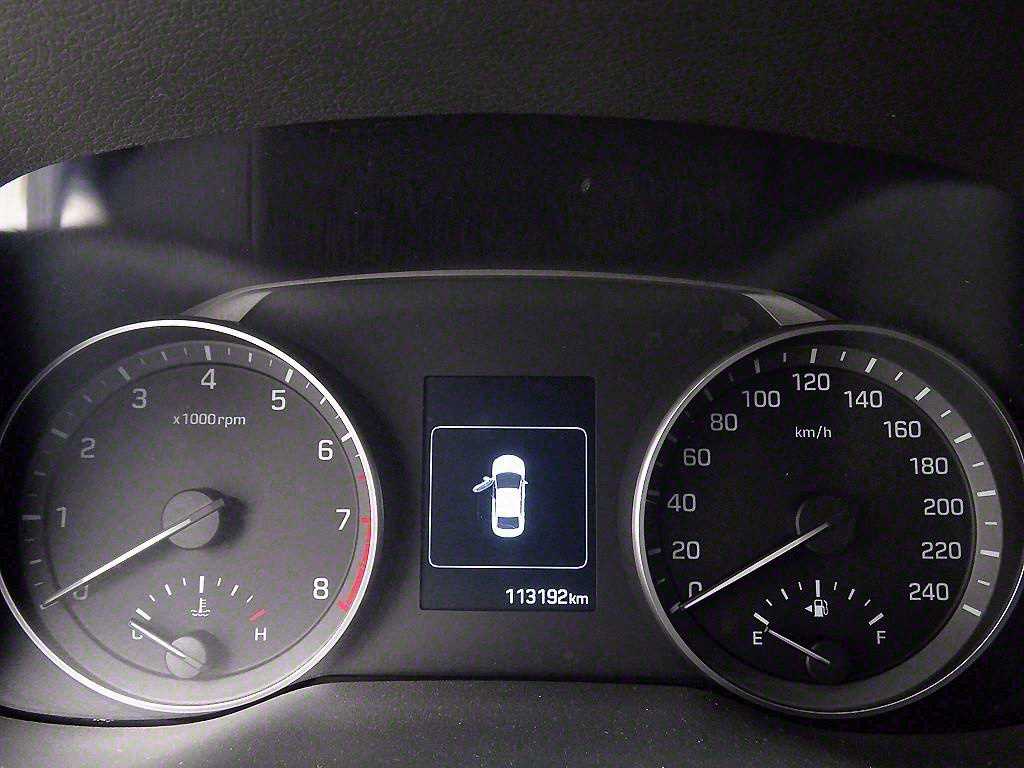 HYUNDAI Avante - Vista 11