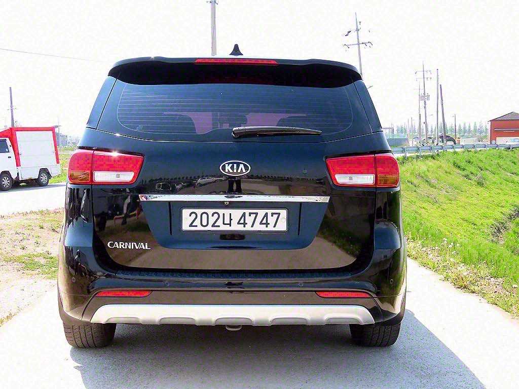 KIA Carnival - Vista 4