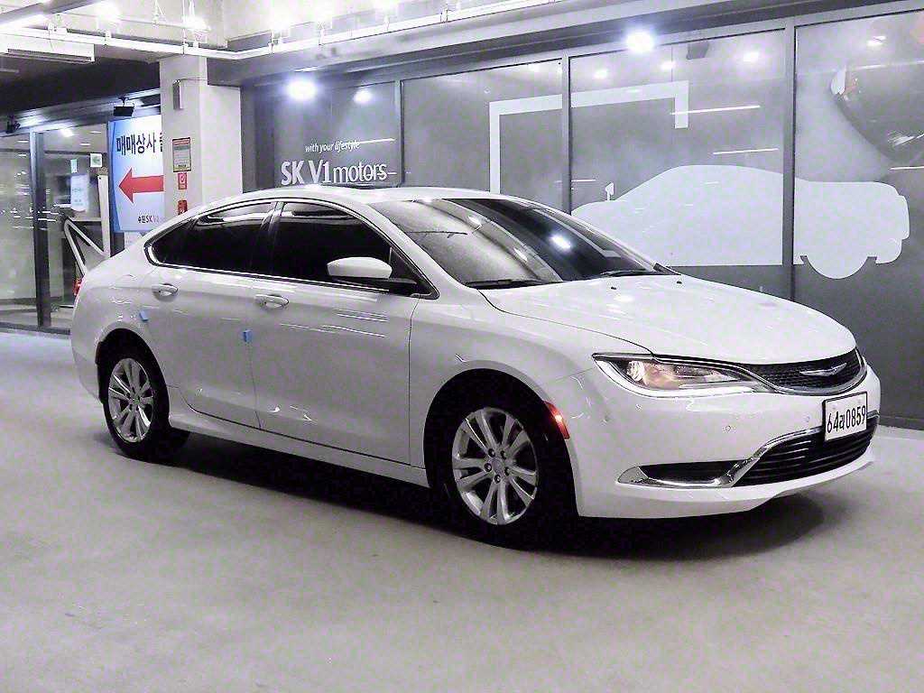 Chrysler 200