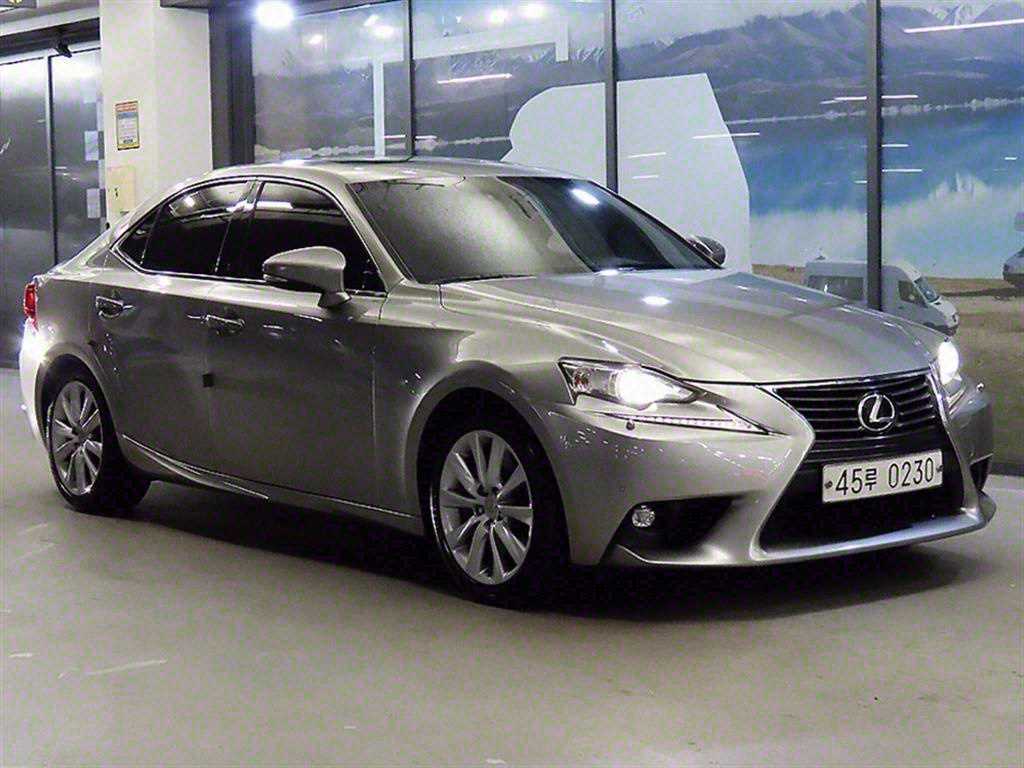 Lexus IS