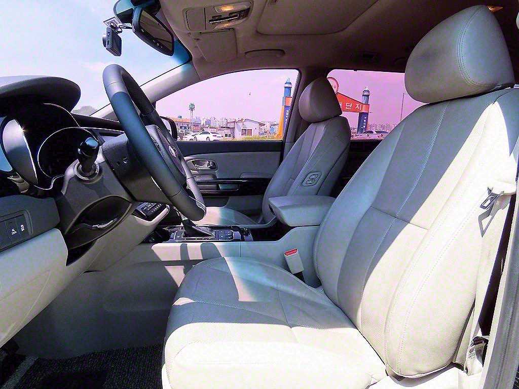 KIA Carnival - Vista 5