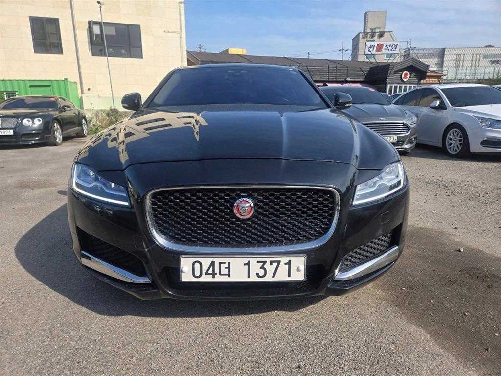 Jaguar XF