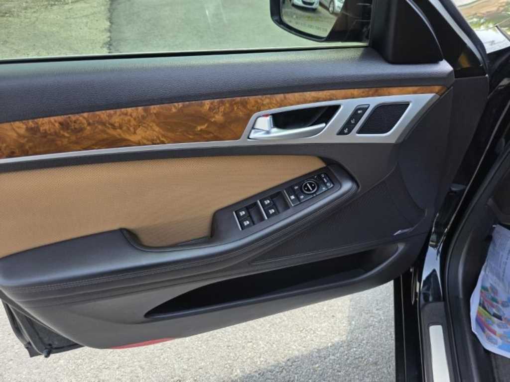 Genesis G80 - Vista 12